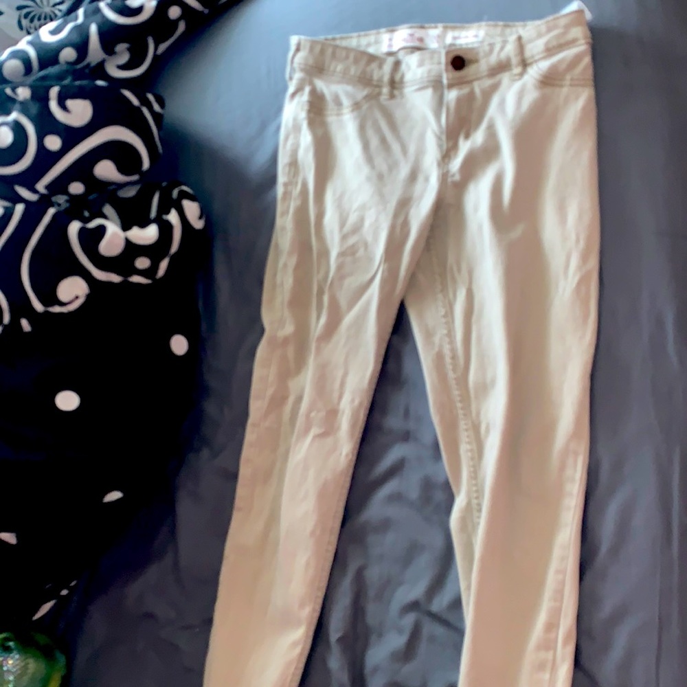 Selling these khaki hollister pants worn 2 time
